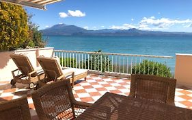 Lake Front Luxury Apartment (Adults Only)