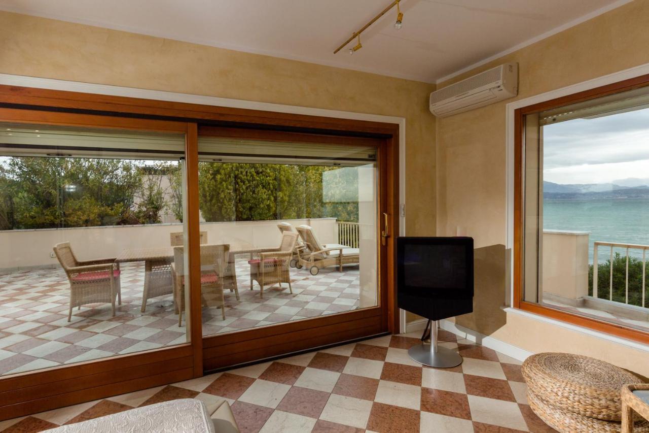 Lake Front Luxury Suites (Adults Only) Sirmione Exterior foto