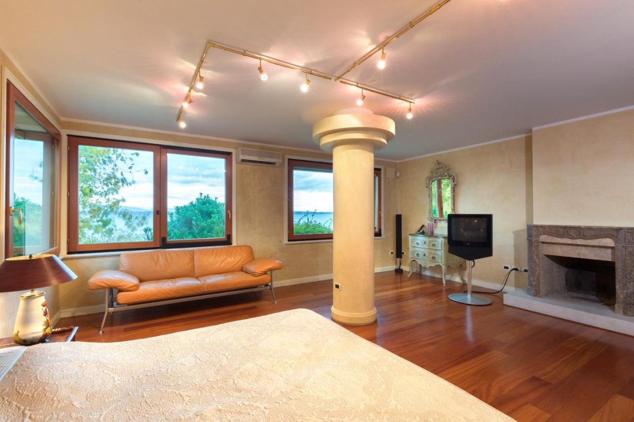 Lake Front Luxury Suites (Adults Only) Sirmione Exterior foto