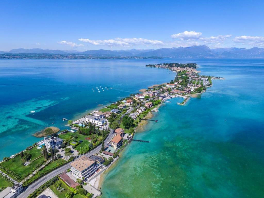 Lake Front Luxury Suites (Adults Only) Sirmione Exterior foto