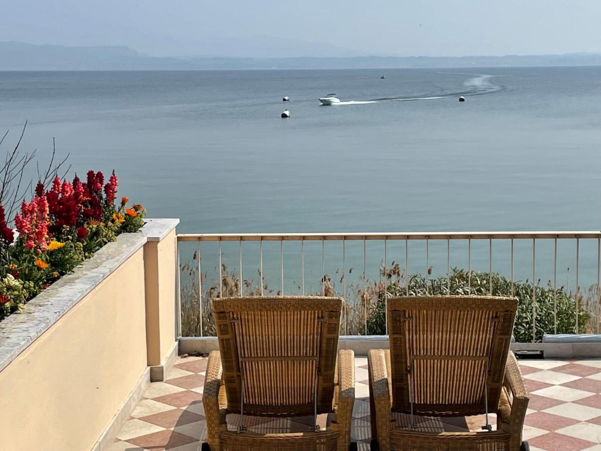 Lake Front Luxury Suites (Adults Only) Sirmione Exterior foto